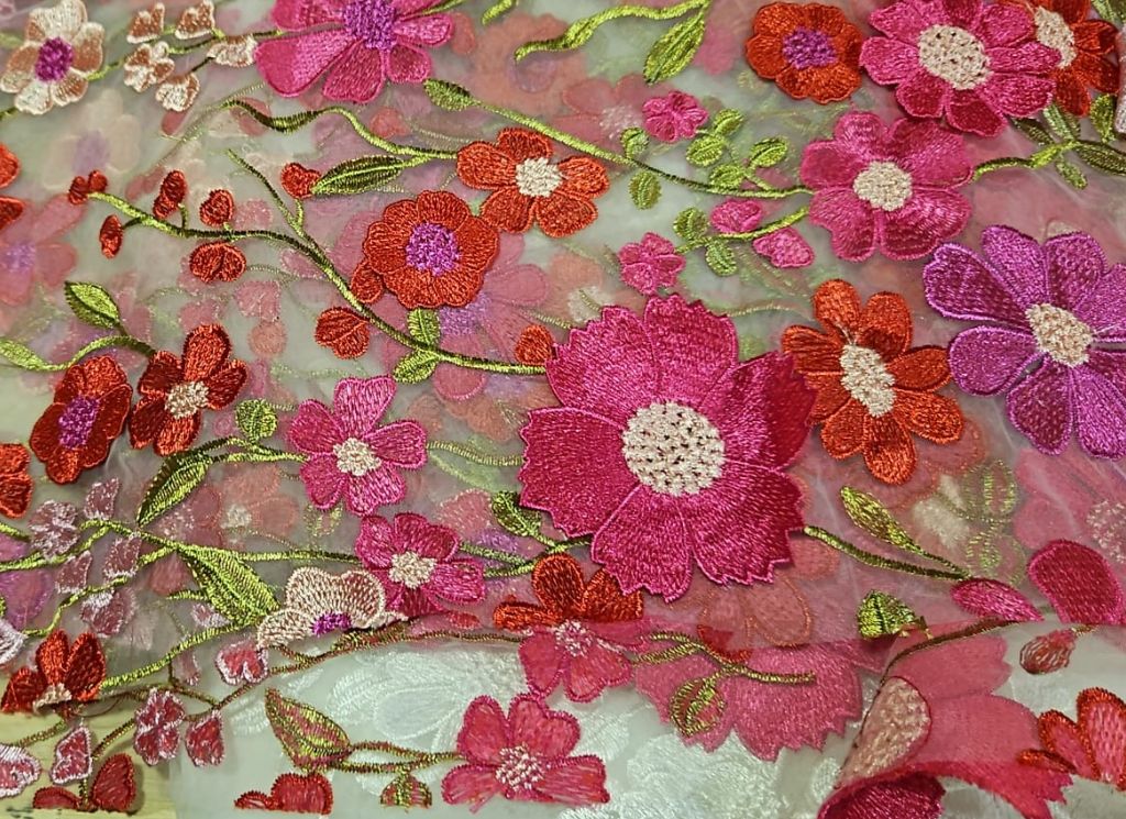 Bordado Fantasía Tridimensional Fucsia